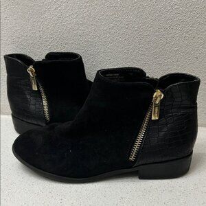 Nine West Black Ankle Boots with Gold Zipper for girls size 2!